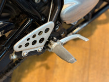 Load image into Gallery viewer, Triumph Thruxton 900