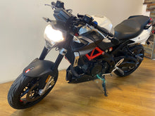 Load image into Gallery viewer, Aprilia Shiver 900