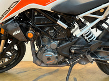 Load image into Gallery viewer, KTM Duke 390