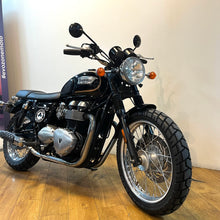 Load image into Gallery viewer, Triumph Bonneville T100 Special Edition