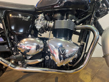 Load image into Gallery viewer, Triumph Bonneville T100