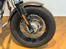 Load image into Gallery viewer, Harley Davidson Sportster 1200 Custom
