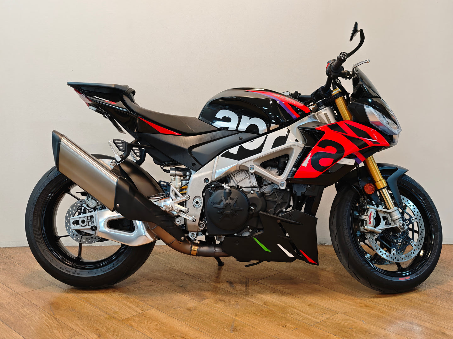 Aprilia Tuono V4 Factory