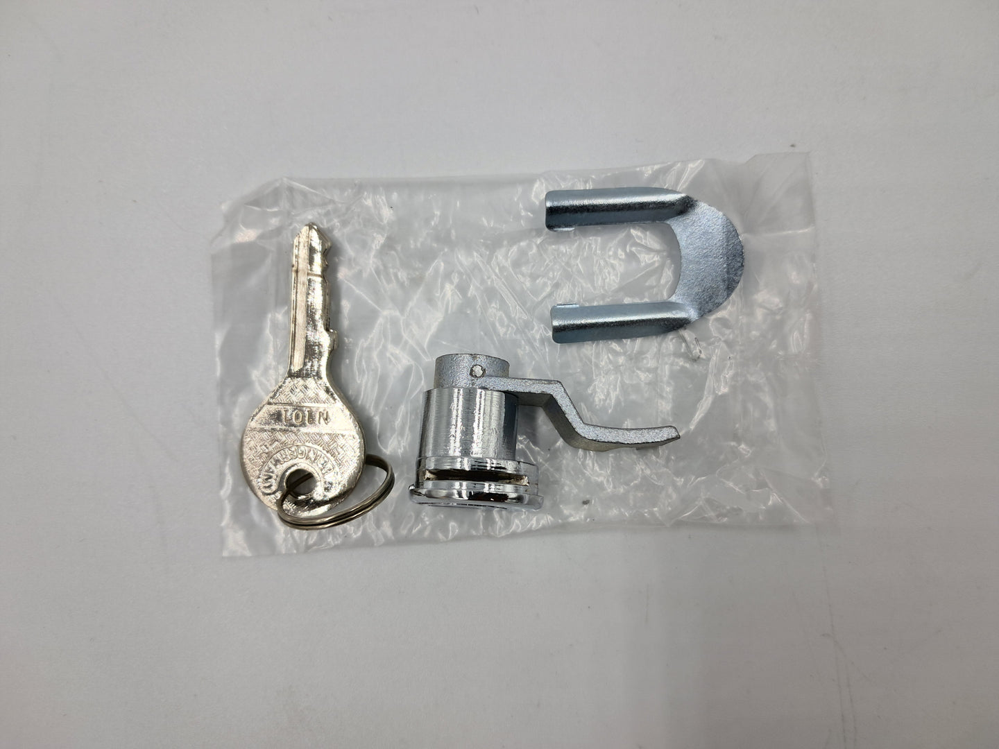 LOCK SET FOR SIDE PANEL, GLOVE BOX VESPA 125 VNA,VNB/150 VB1 pn: 16812500