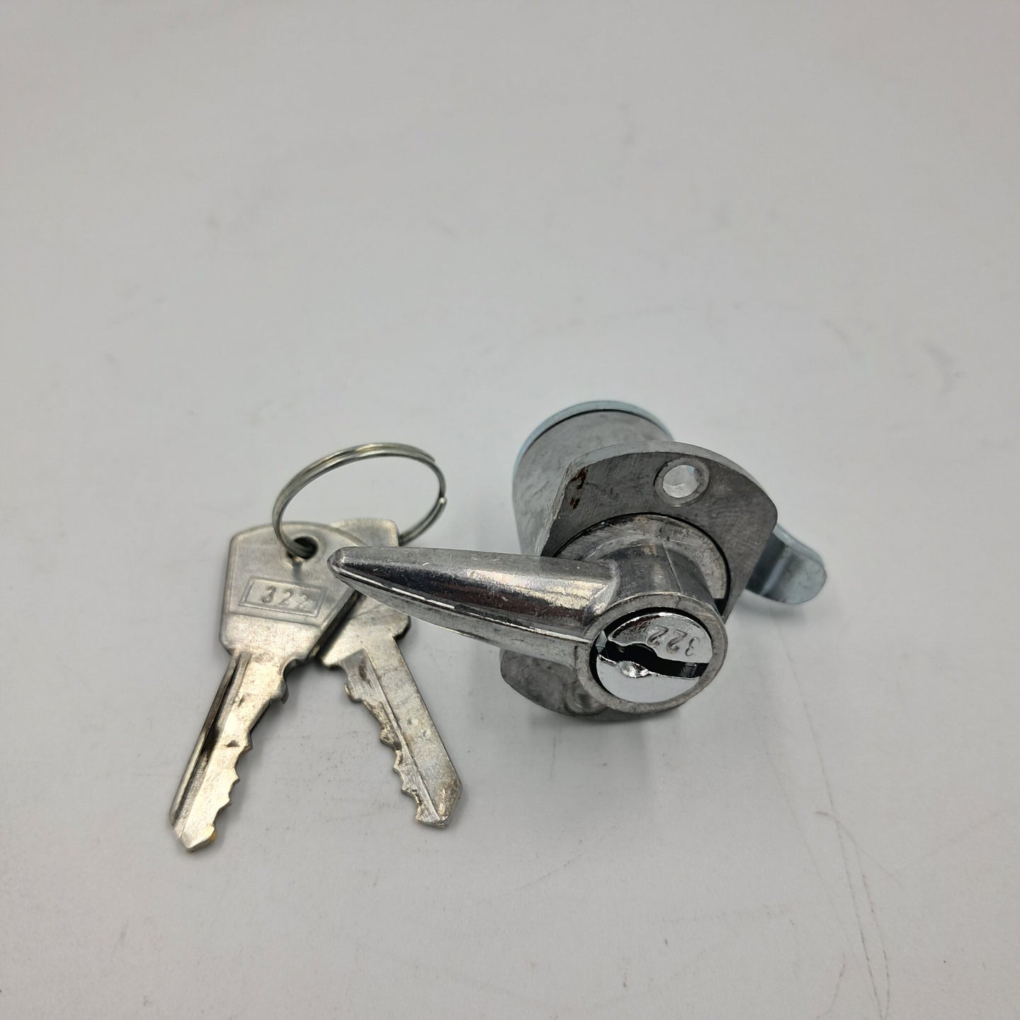 SCOOTOPIA LOCK FOR LAMBRETTA GLOVE BOX pn: 56007047
