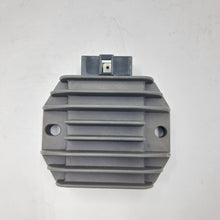 Load image into Gallery viewer, VOLTAGE REGULATOR FOR APRILIA, VESPA, PIAGGIO 125/150 cc SCOOTERS pn:58090R
