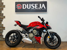 Load image into Gallery viewer, DUCATI STREETFIGHTER
