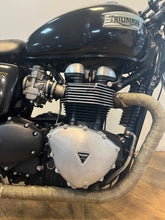Load image into Gallery viewer, Triumph Thruxton 900
