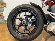 Load image into Gallery viewer, DUCATI STREETFIGHTER
