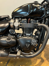 Load image into Gallery viewer, Triumph Bobber
