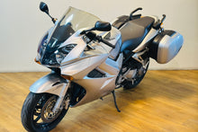 Load image into Gallery viewer, Honda VFR 800F V-TEC
