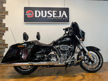 Load image into Gallery viewer, Harley-Davidson Street Glide
