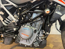 Load image into Gallery viewer, KTM Duke 390
