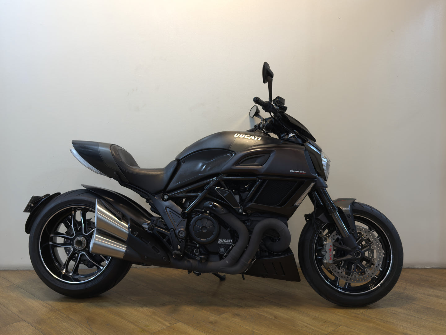 DUCATI DIAVEL CARBON