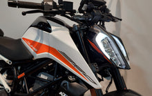 Load image into Gallery viewer, KTM DUKE 390
